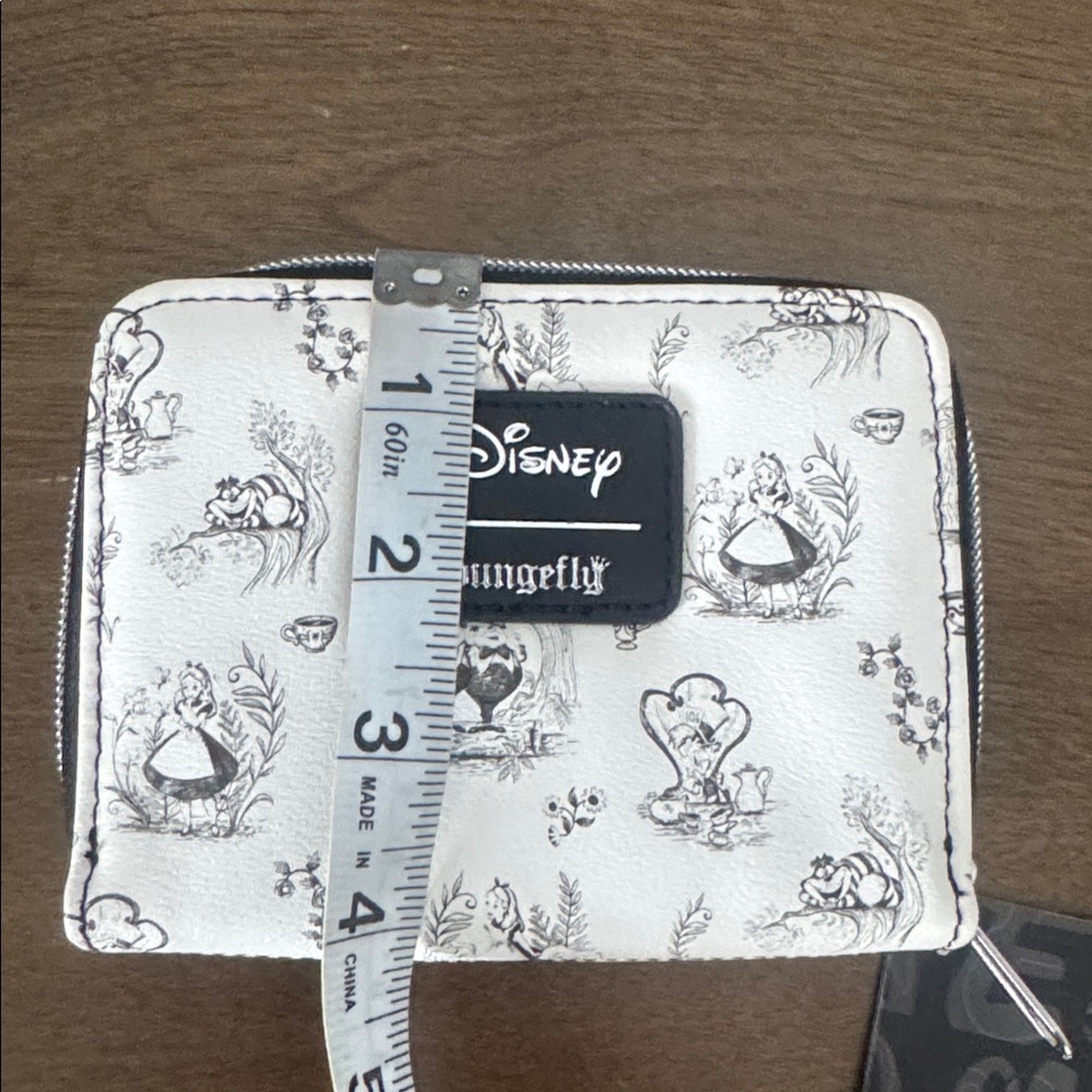 Disney Loungefly Alice in wonderland sketch wallet - Picture 7 of 8